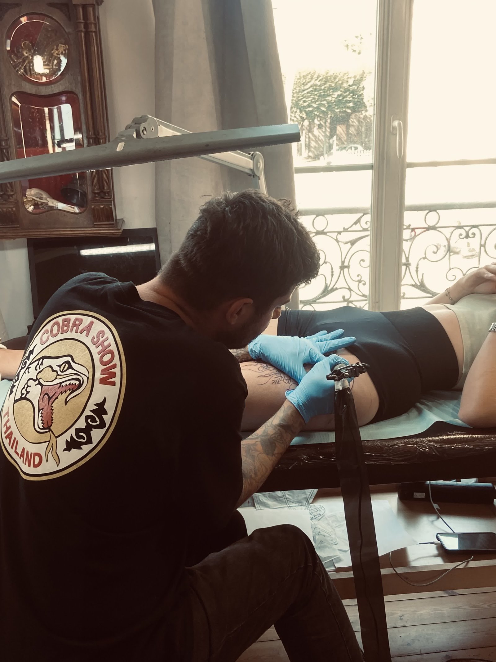 Gregg, tatoueur chez Skull & Bones &agrave; Caen